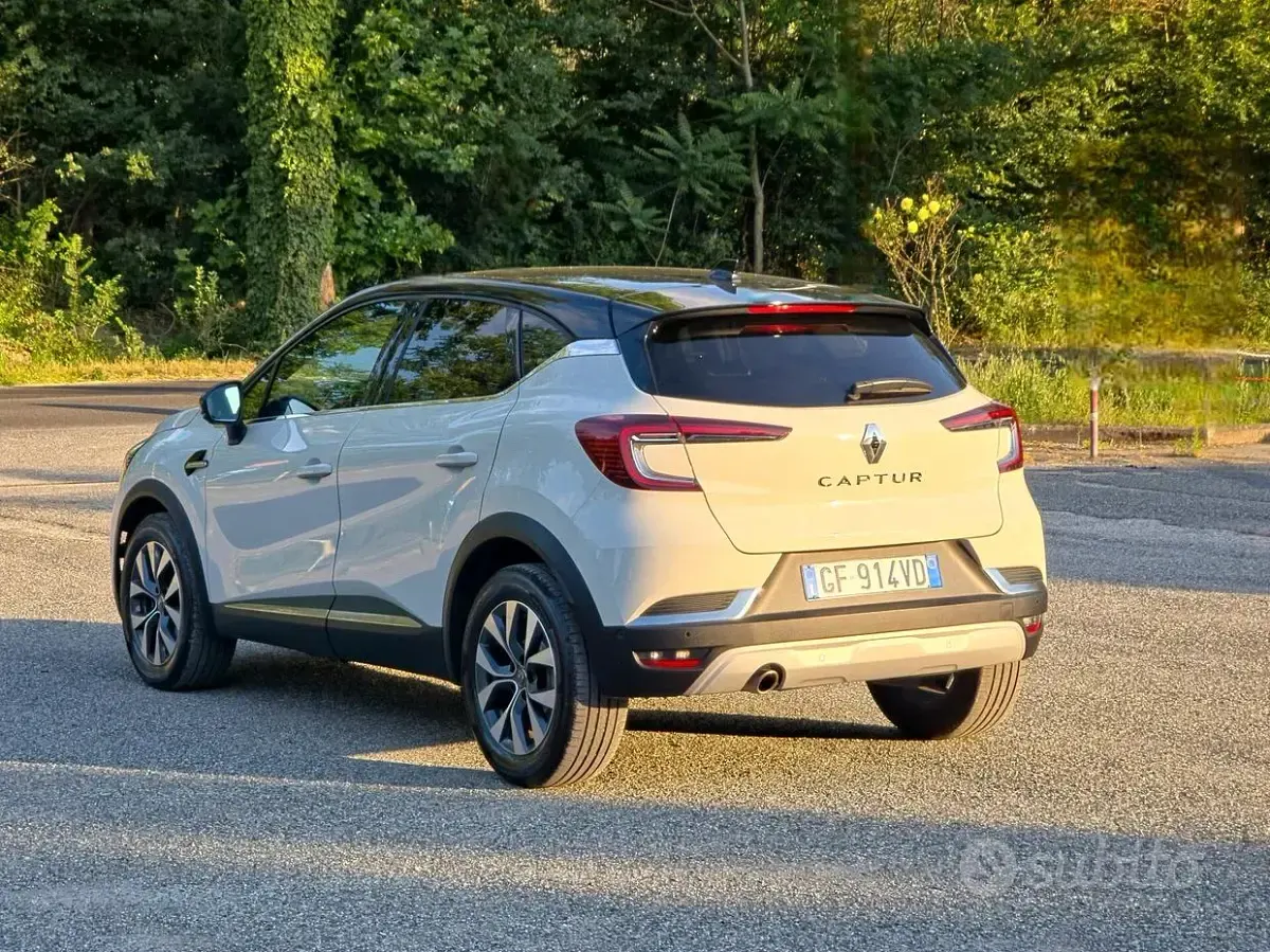 Usata Renault Captur Zen 131 CV (96 kW) 2020 Beige SUV