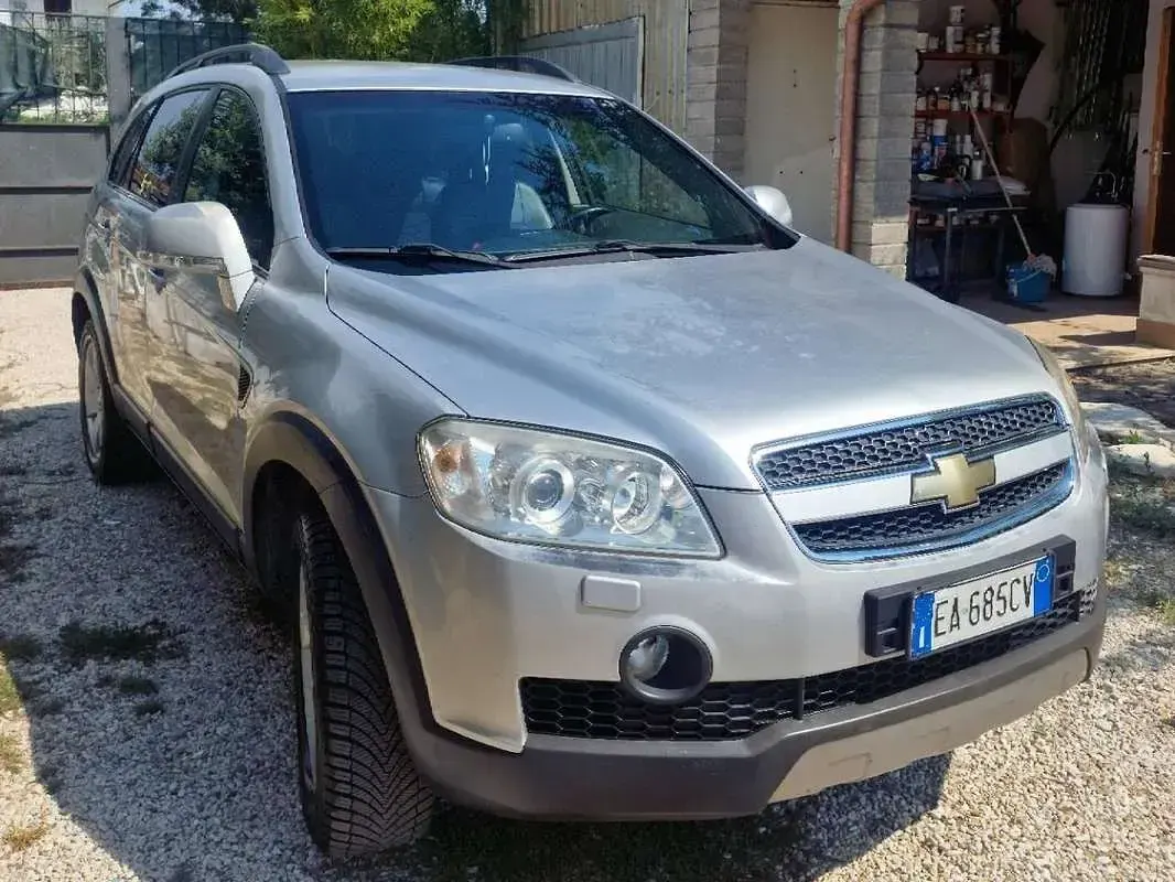 Usata Chevrolet Captiva LTZ 150 CV (110 kW) 2010 Argento SUV