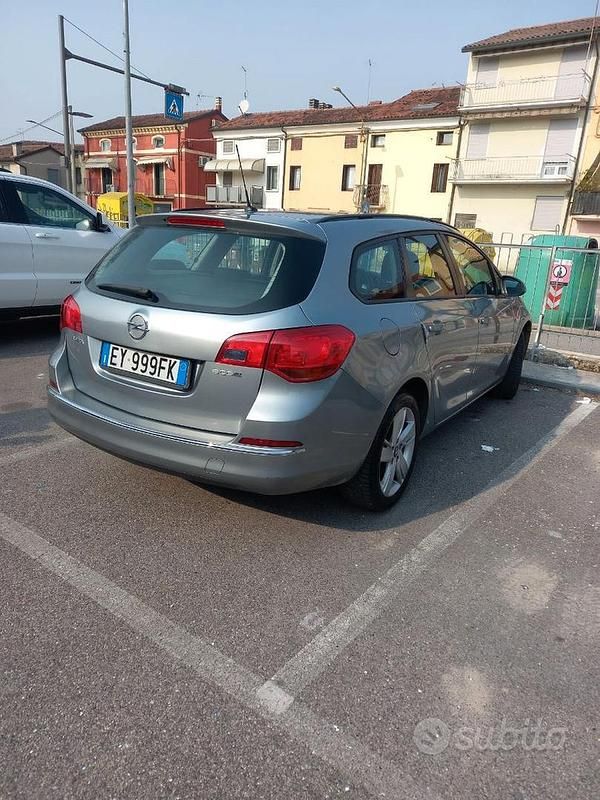 Usata Opel Astra 110 CV (80 kW) 2014 Grigio Berlina