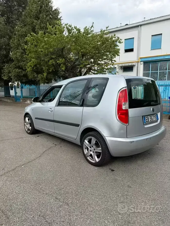 Usata Skoda Roomster 85 CV (62 kW) 2010 Grigio Monovolume