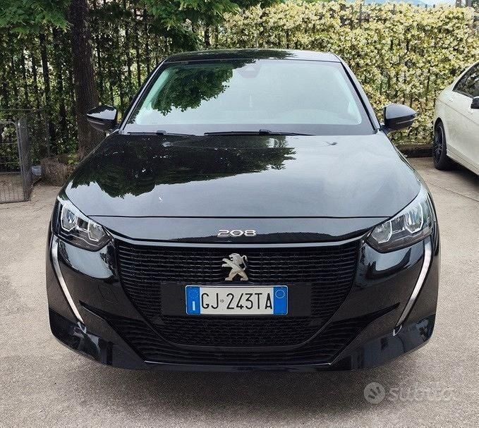 Nero Usata 2022 Peugeot e-208 Utilitaria | 15.000 € (Ottimo prezzo) - Immagine 1/4