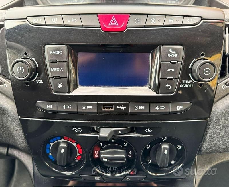 Usata Lancia Ypsilon Gold 69 CV (50 kW) 2021 Grigio Utilitaria