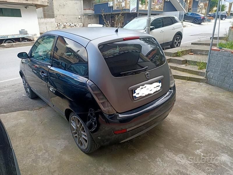 Usata Lancia Ypsilon 90 CV (66 kW) 2008 Nero Utilitaria