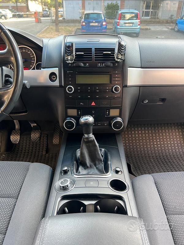 Usata VW Touareg 174 CV (127 kW) 2008 Nero SUV