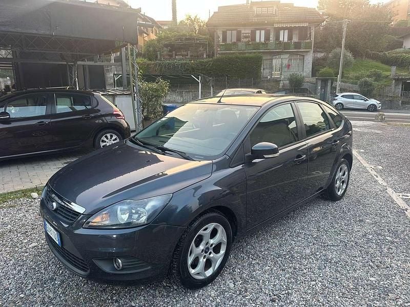 Grigio Usata 2010 Ford Focus Titanium Tre volumi | 2400 € (Super prezzo) - Immagine 1/4