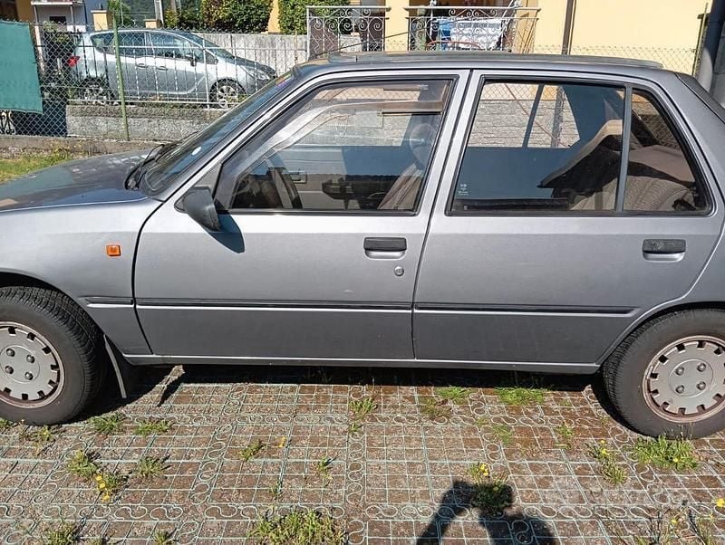 Usata Peugeot 205 GTi 83 CV (61 kW) 1988 Grigio Utilitaria