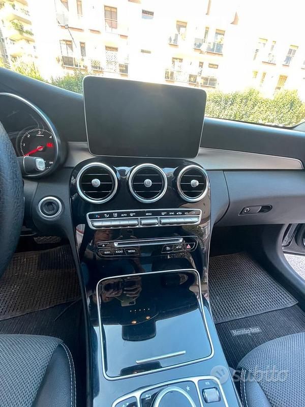 Usata Mercedes C220 170 CV (125 kW) 2017 Blu Berlina