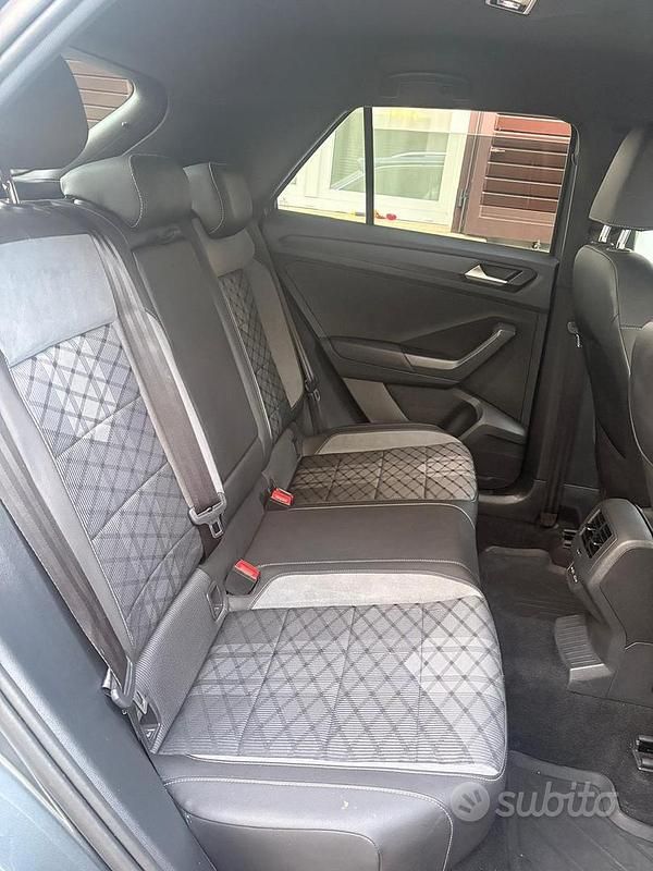 Usata VW T-Roc R-line 110 CV (80 kW) 2023 Grigio SUV