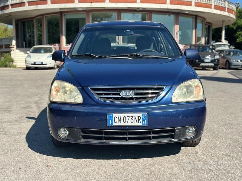 Usata Kia Carens EX 112 CV (82 kW) 2004 Blu Monovolume