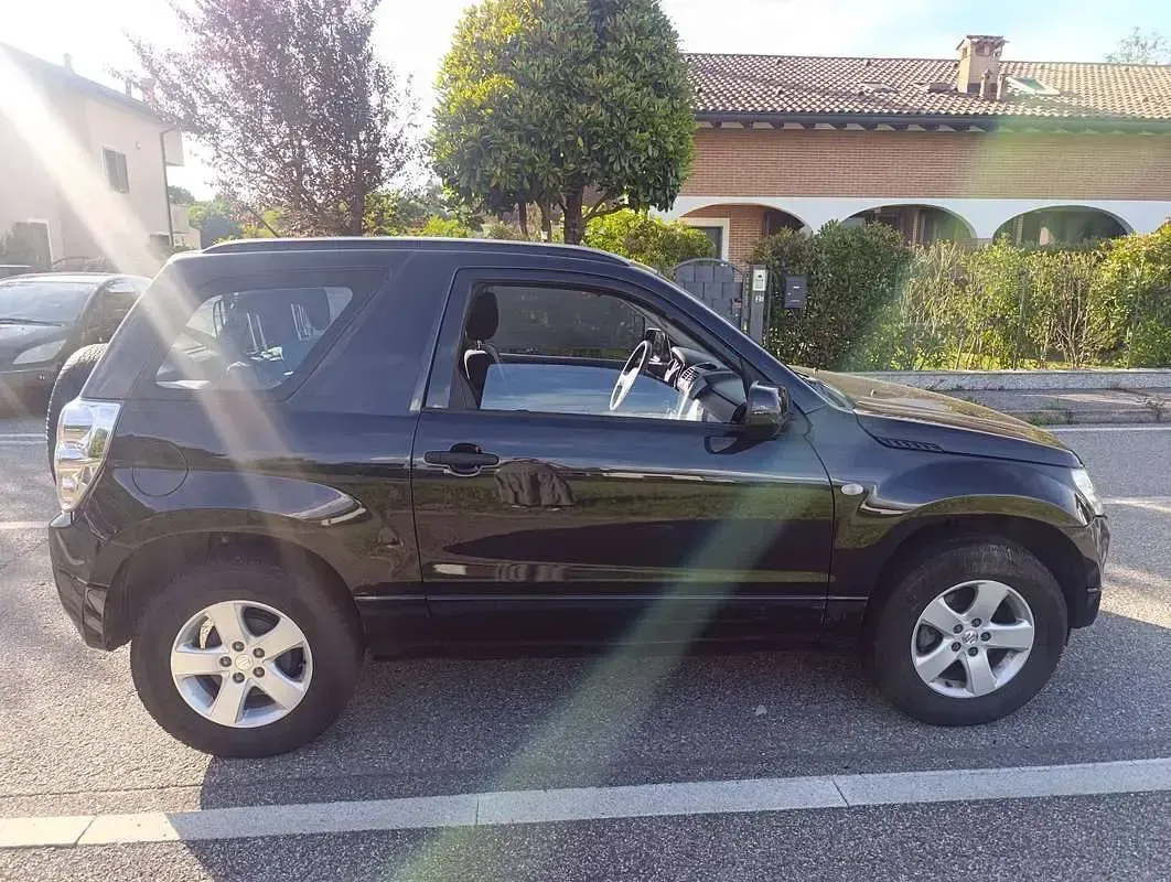 Usata Suzuki Grand Vitara 106 CV (77 kW) 2005 Nero SUV