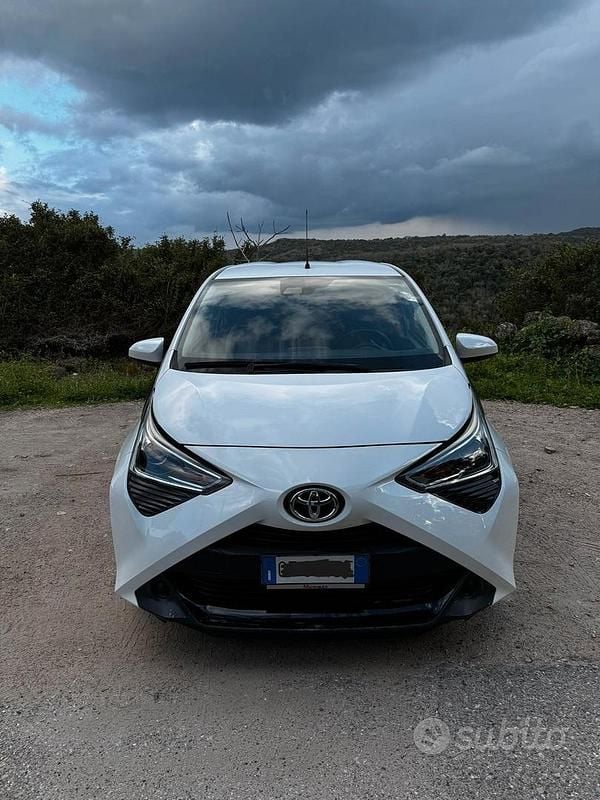 Usata Toyota Aygo 69 CV (50 kW) 2021 Bianco Utilitaria