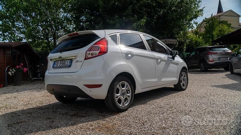 Usata Ford Fiesta 2015 Bianco Utilitaria