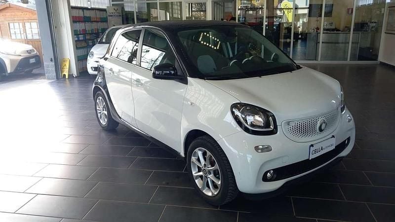 Usata Smart ForFour Passion 71 CV (52 kW) 2015 Bianco & nero Utilitaria