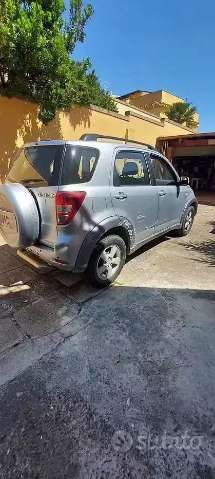 Usata Daihatsu Sirion 87 CV (63 kW) 2007 Grigio Utilitaria