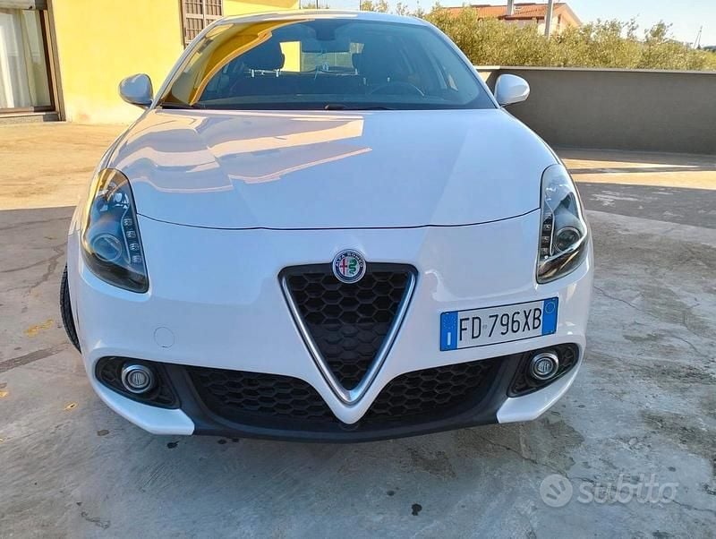 Usata Alfa Romeo Giulietta Exclusive 120 CV (88 kW) 2016 Bianco Utilitaria