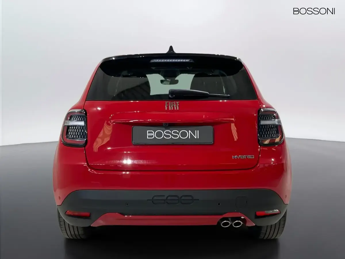 Usata Fiat 600 145 CV (106 kW) 2025 Rosso SUV
