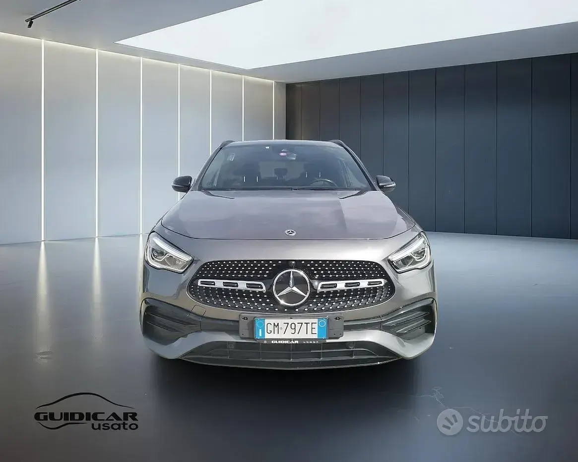 Usata Mercedes GLA180 Premium 116 CV (85 kW) 2023 Grigio SUV