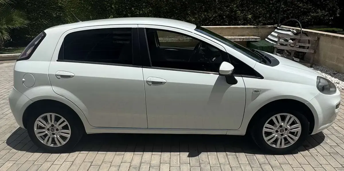 Usata Fiat Grande Punto S 69 CV (50 kW) 2012 Bianco Utilitaria