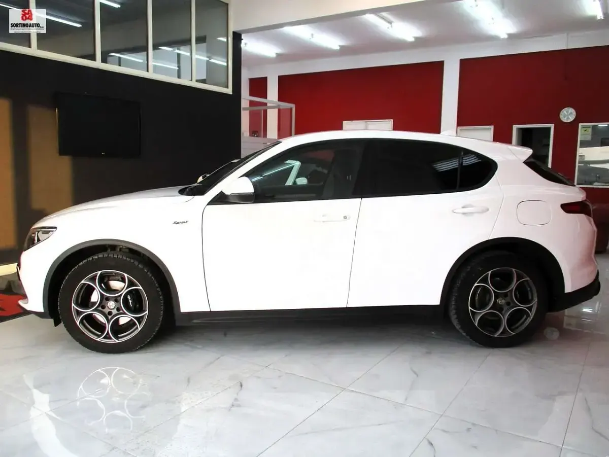 Usata Alfa Romeo Stelvio Sprint 190 CV (139 kW) 2021 Bianco SUV