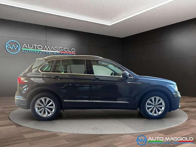 Usata VW Tiguan Life 150 CV (110 kW) 2022 Grigio scuro SUV