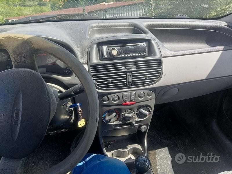 Usata Fiat Punto 2002 Utilitaria