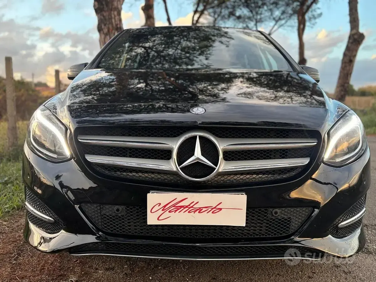 Usata Mercedes B200 Premium 136 CV (100 kW) 2017 Nero Utilitaria