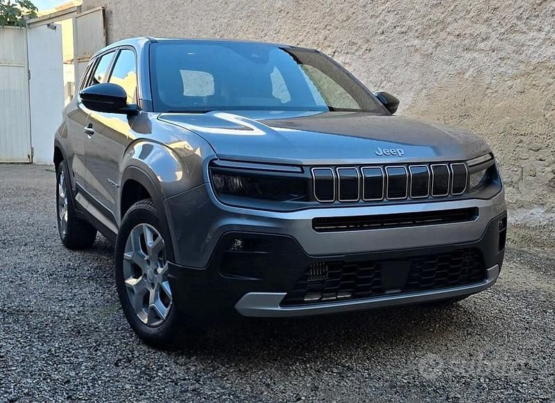 Nuova Jeep Avenger Altitude 100 CV (73 kW) 2025 Grigio SUV