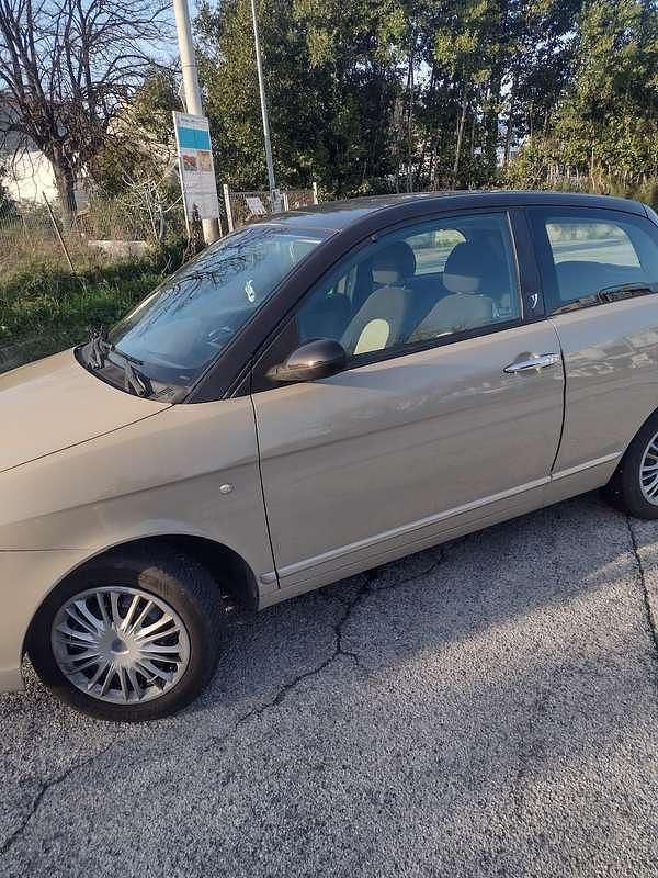 Usata Lancia Ypsilon 69 CV (50 kW) 2007 Giallo Utilitaria