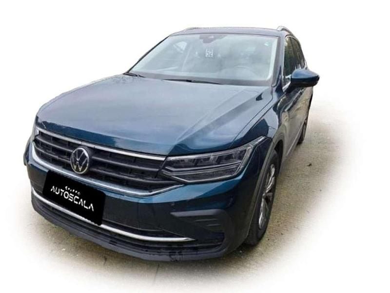 Usata VW Tiguan Life 122 CV (89 kW) 2022 Night shade blue SUV