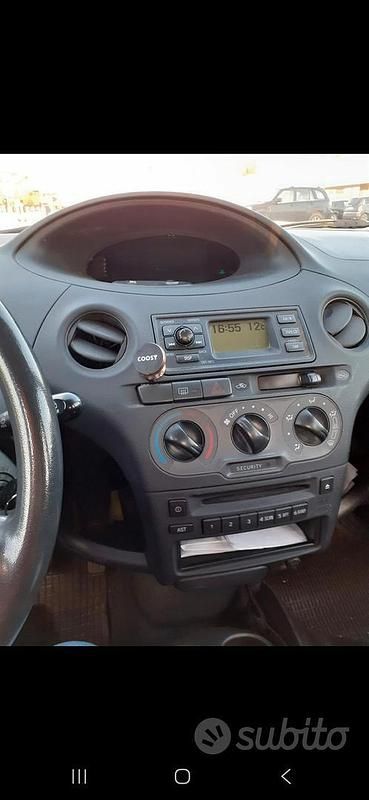 Usata Toyota Yaris 75 CV (55 kW) 2004 Blu Utilitaria