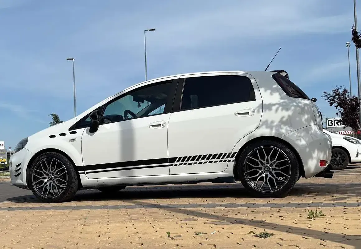 Usata Fiat Punto Lounge 77 CV (56 kW) 2013 Bianco Utilitaria
