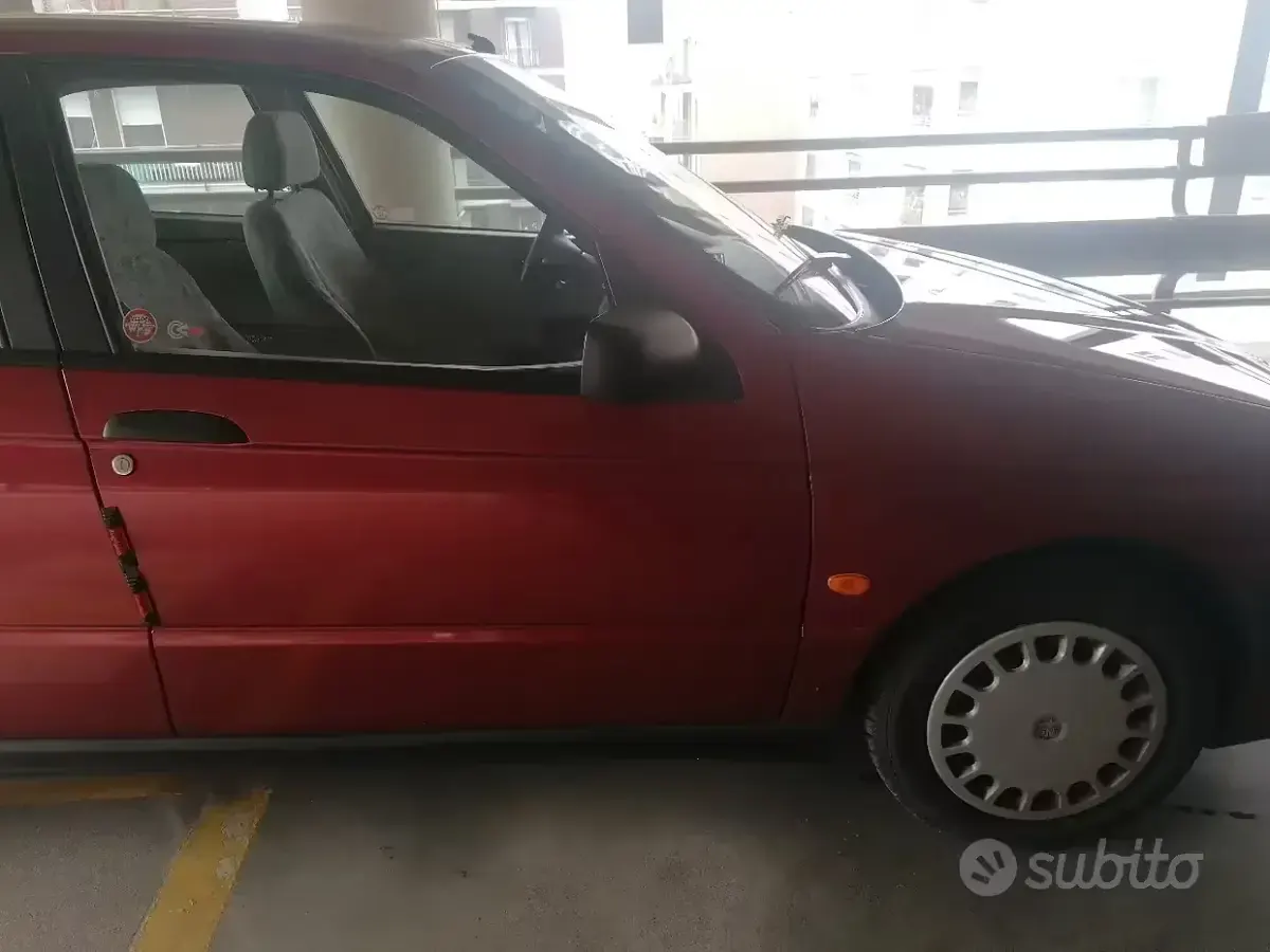 Usata Alfa Romeo 146 103 CV (75 kW) 1995 Rosso Utilitaria