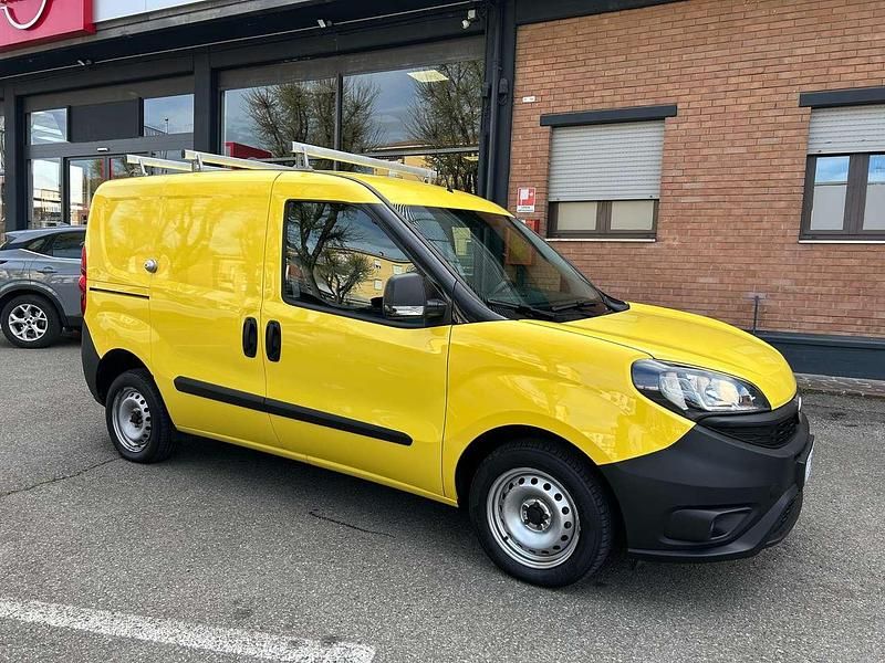 Usata Fiat Doblò 95 CV (69 kW) 2019 Giallo Monovolume
