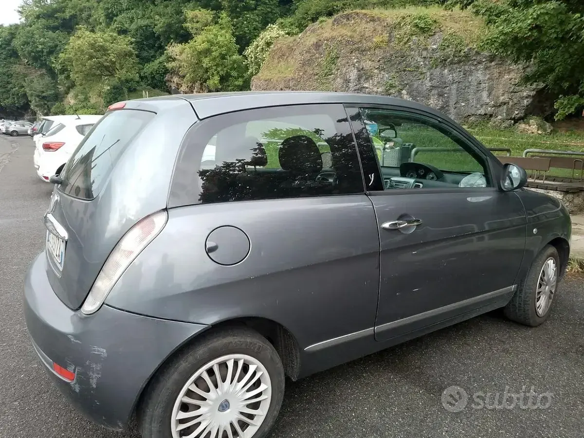 Usata Lancia Ypsilon 60 CV (44 kW) 2010 Grigio Utilitaria