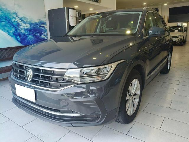 Usata VW Tiguan Life 150 CV (110 kW) 2022 Grigio scuro SUV