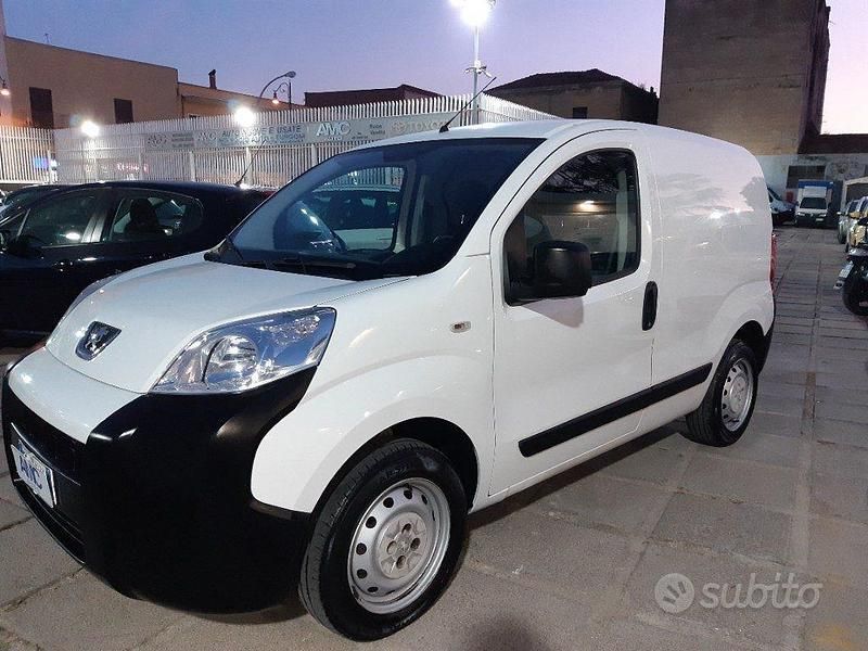 Usata Peugeot Bipper 70 CV (51 kW) 2011 Bianco Monovolume