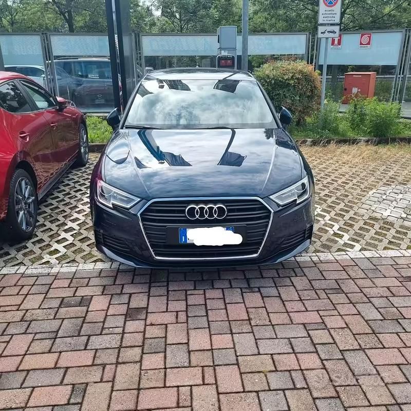 Usata Audi A3 Business 116 CV (85 kW) 2018 Blu/azzurro Berlina