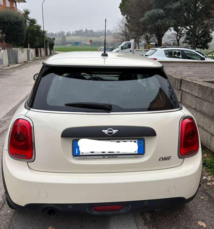 Usata Mini ONE 102 CV (75 kW) 2016 Bianco Utilitaria