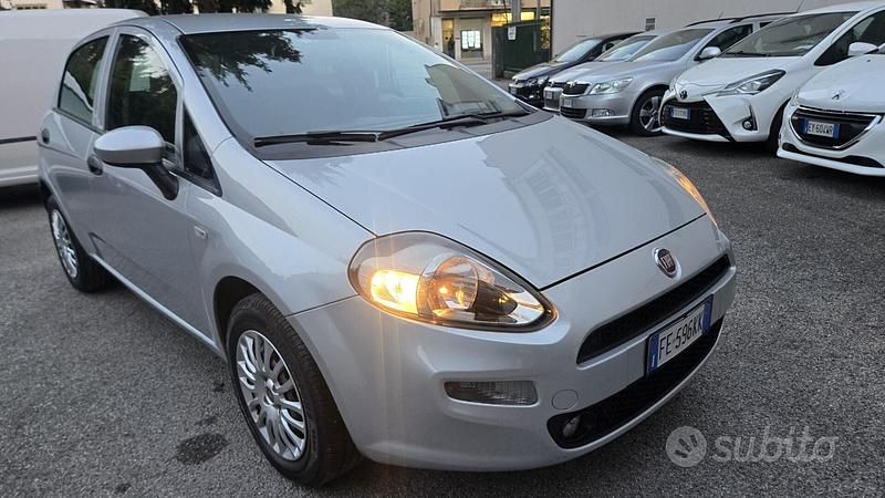 Usata Fiat Punto Lounge 77 CV (56 kW) 2016 Grigio Utilitaria