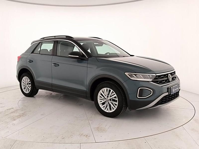 Begagnad VW T-Roc Life 110 HK (80 kW) 2023 Blå SUV