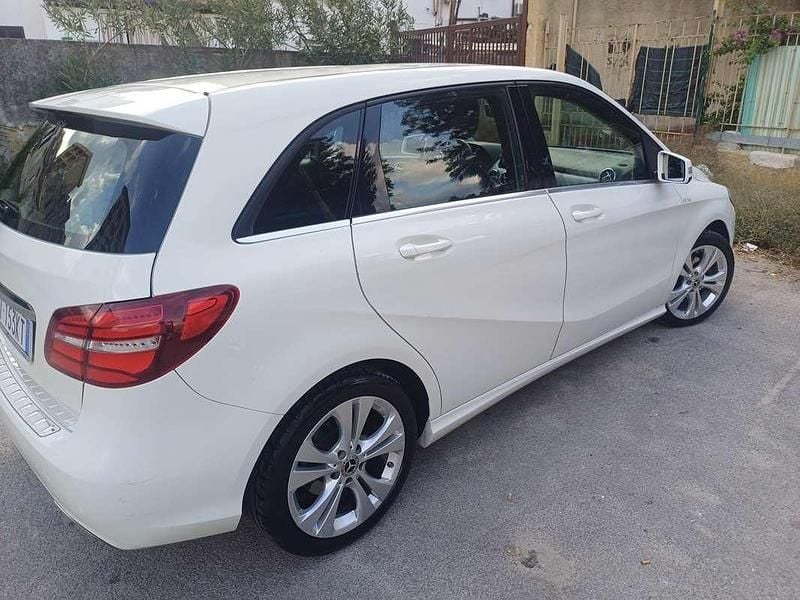 Usata Mercedes B200 136 CV (100 kW) 2019 Bianco Monovolume