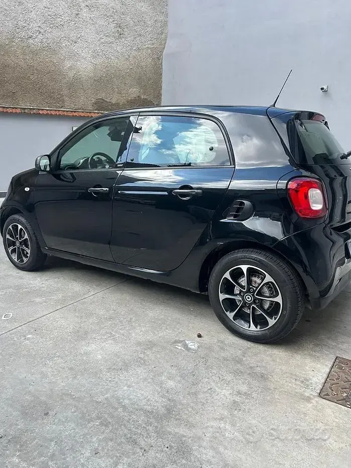 Usata Smart ForFour 71 CV (52 kW) 2018 Nero Utilitaria