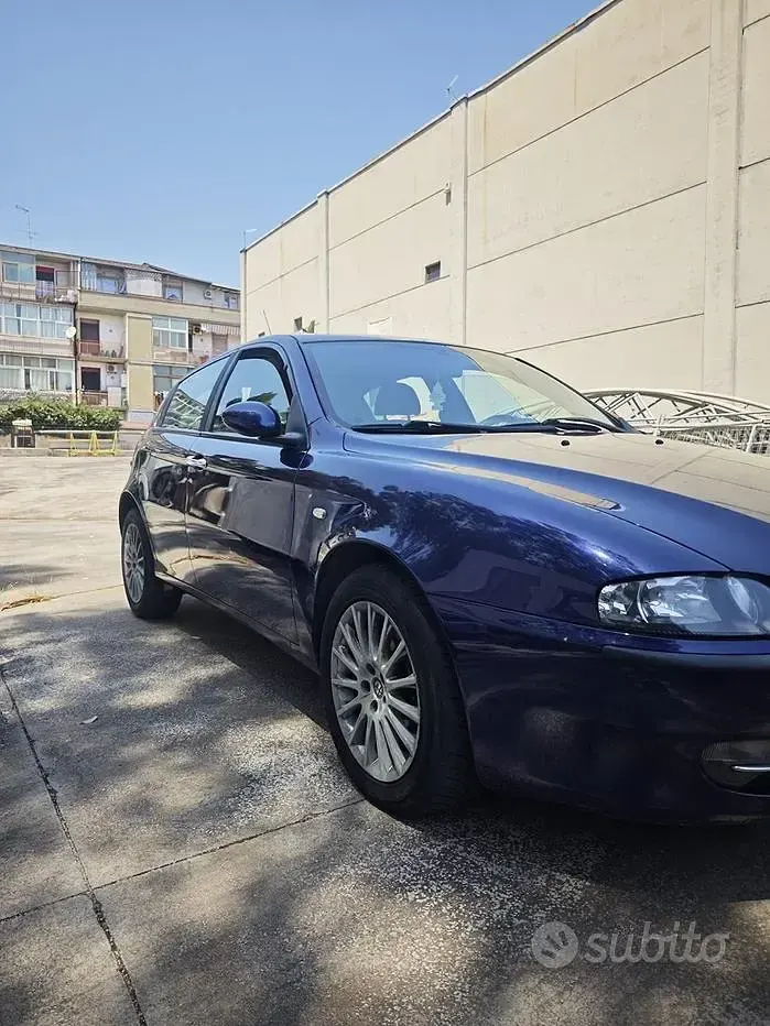 Usata Alfa Romeo 147 116 CV (85 kW) 2003 Bluazzurro Utilitaria