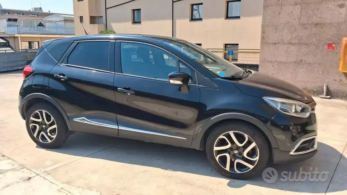Usata Renault Captur Iconic 90 CV (66 kW) 2015 Nero SUV