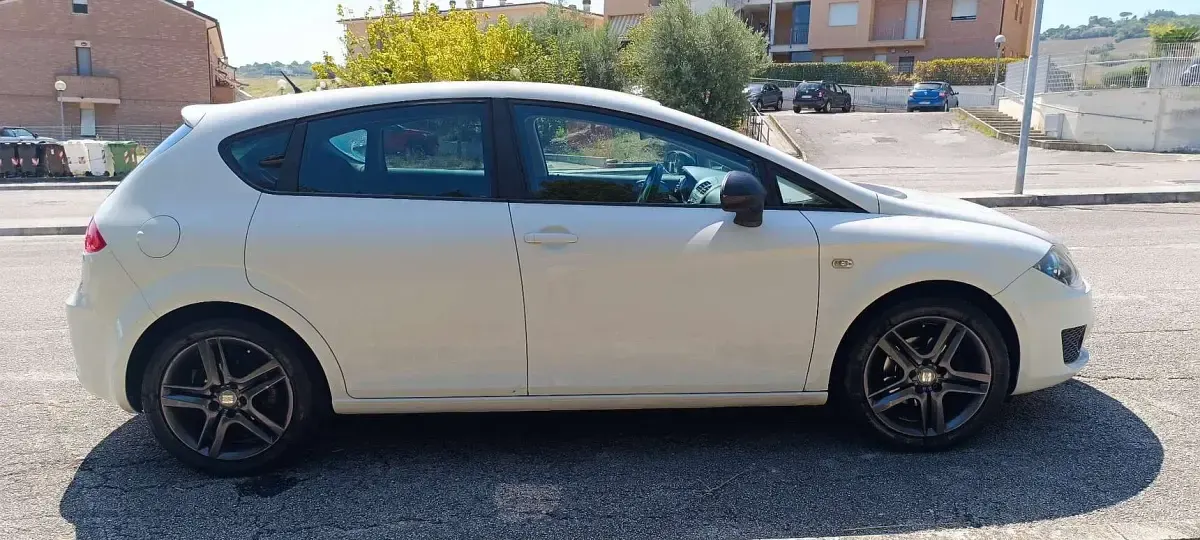 Usata Seat Leon Reference 105 CV (77 kW) 2010 Bianco Utilitaria