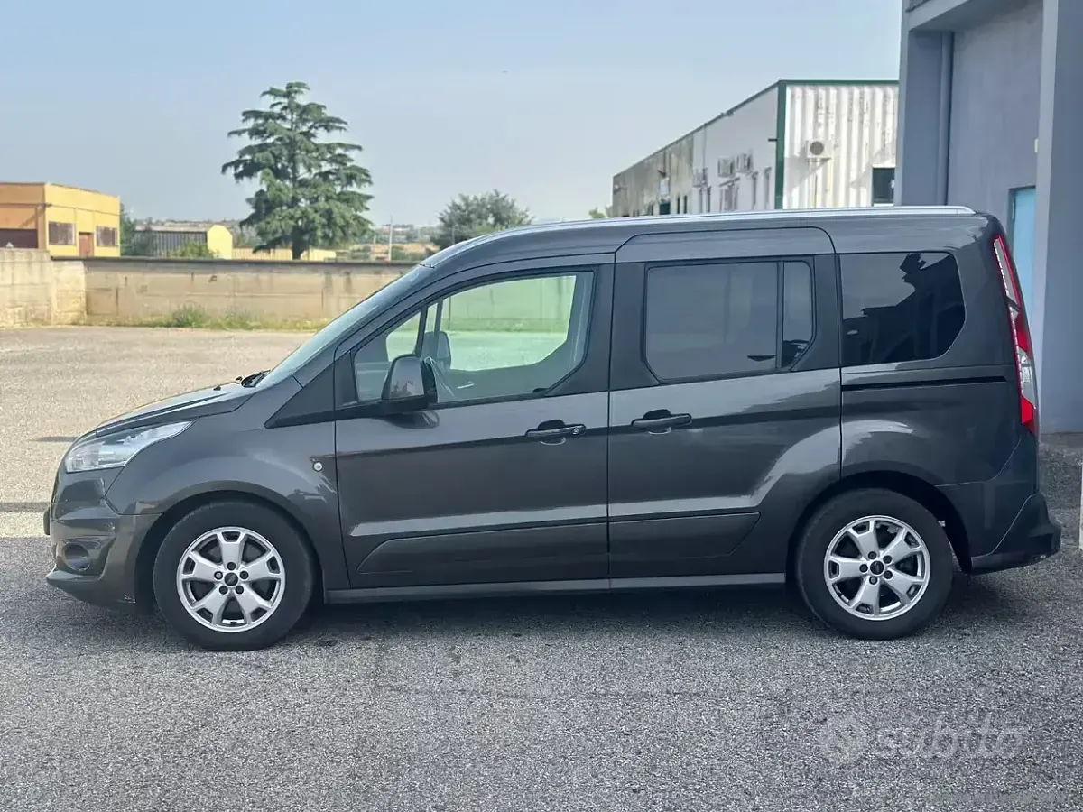 Usata Ford Tourneo Connect Titanium 120 CV (88 kW) 2018 Grigio Monovolume