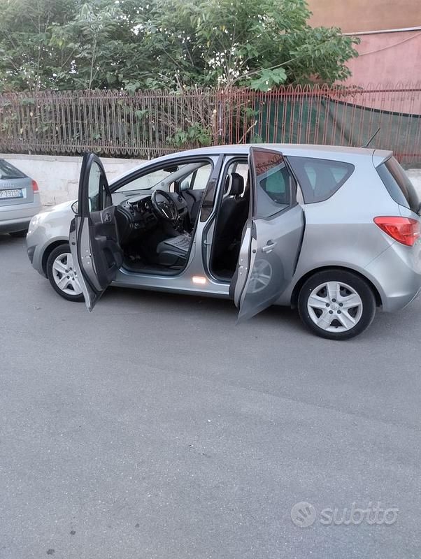 Usata Opel Meriva 120 CV (88 kW) 2013 Grigio Monovolume