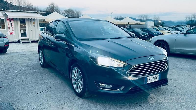 Usata Ford Focus Titanium 120 CV (88 kW) 2017 Grigio Berlina