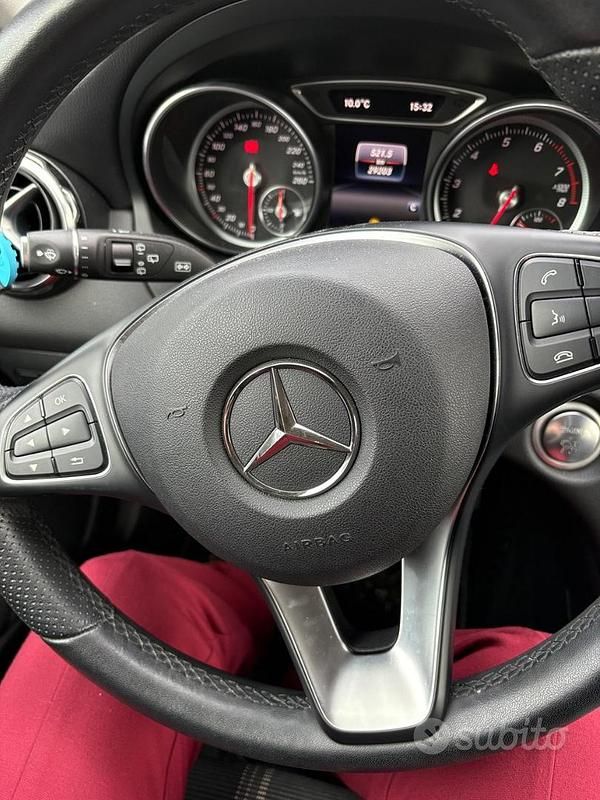 Usata Mercedes GLA180 Edition 122 CV (89 kW) 2019 Nero SUV