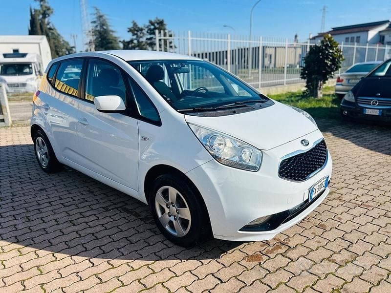 Usata Kia Venga 90 CV (66 kW) 2015 Bianco Utilitaria